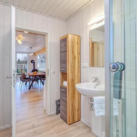 2 Bedroom Gorgeous In Holiday home *